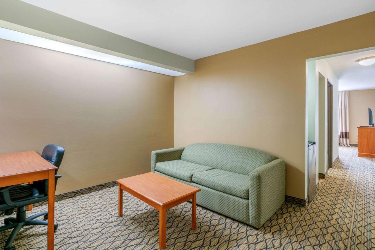 Quality Inn & Suites Jefferson City Extérieur photo