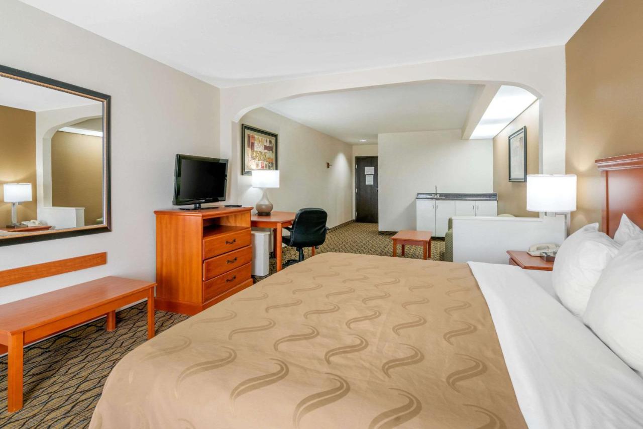 Quality Inn & Suites Jefferson City Extérieur photo