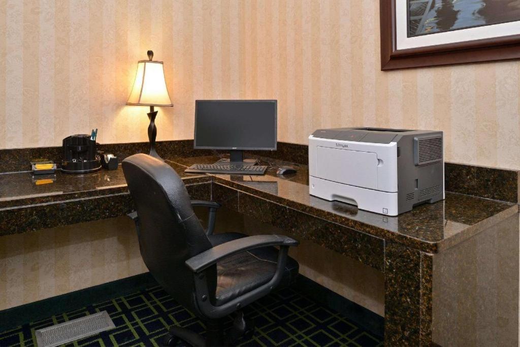 Quality Inn & Suites Jefferson City Extérieur photo
