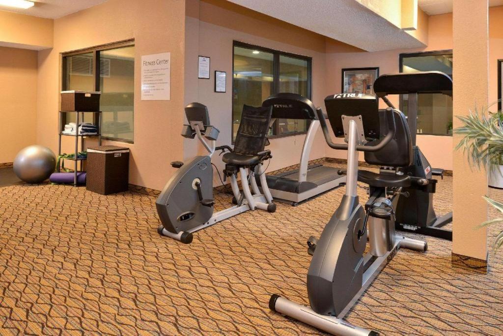 Quality Inn & Suites Jefferson City Extérieur photo