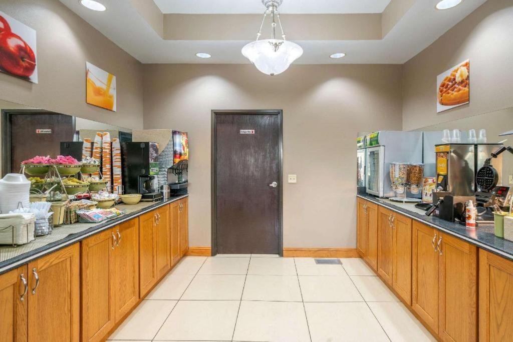 Quality Inn & Suites Jefferson City Extérieur photo