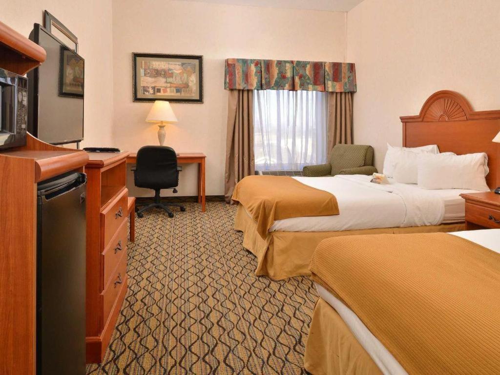 Quality Inn & Suites Jefferson City Extérieur photo