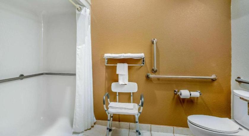 Quality Inn & Suites Jefferson City Extérieur photo