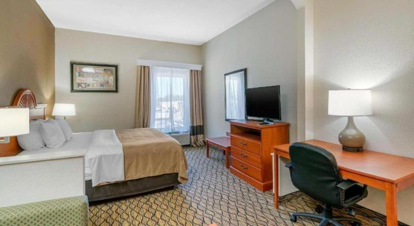 Quality Inn & Suites Jefferson City Extérieur photo