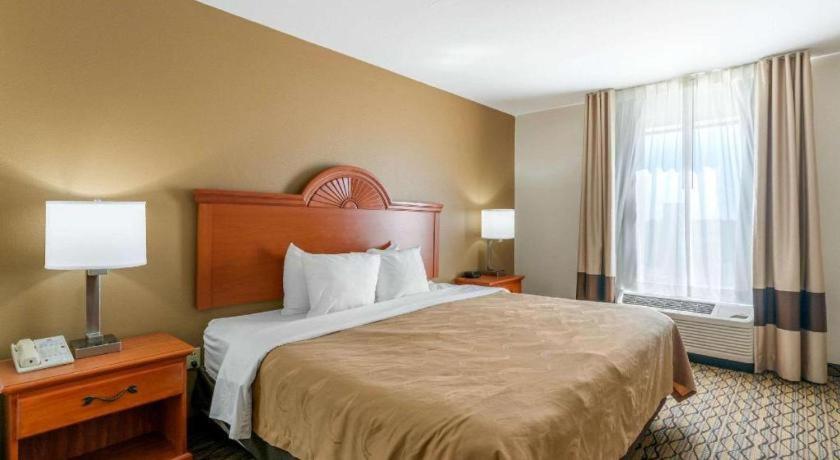 Quality Inn & Suites Jefferson City Extérieur photo