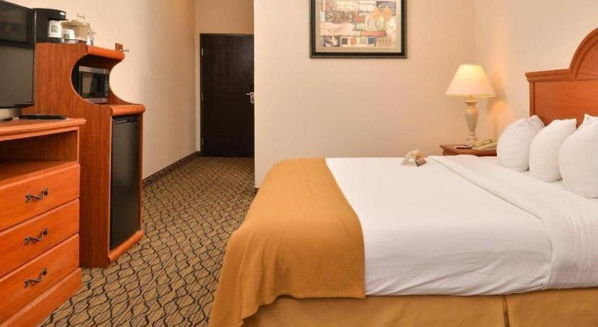 Quality Inn & Suites Jefferson City Extérieur photo