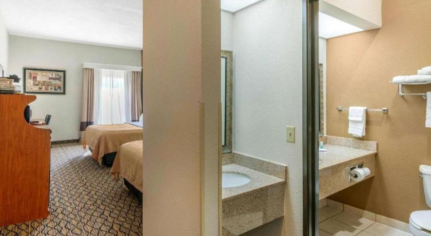 Quality Inn & Suites Jefferson City Extérieur photo