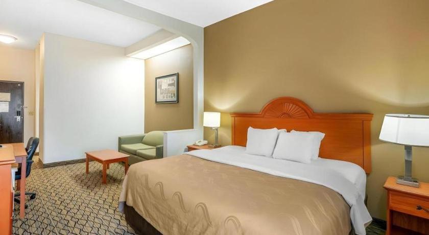 Quality Inn & Suites Jefferson City Extérieur photo