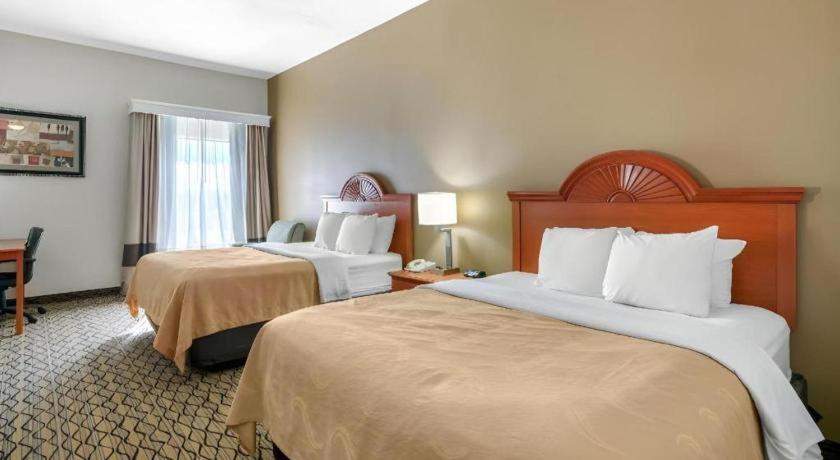 Quality Inn & Suites Jefferson City Extérieur photo