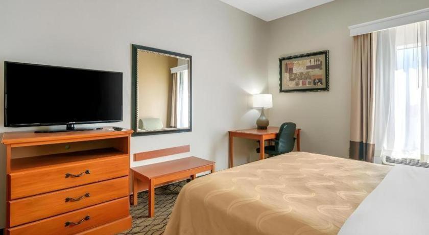 Quality Inn & Suites Jefferson City Extérieur photo
