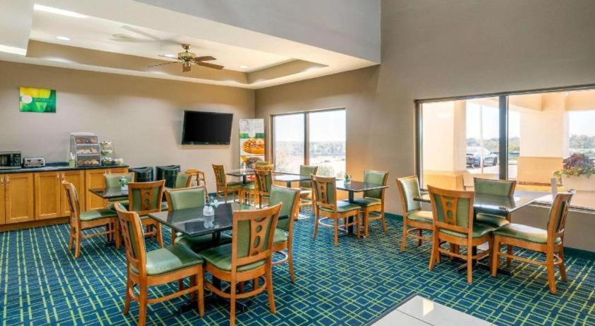 Quality Inn & Suites Jefferson City Extérieur photo