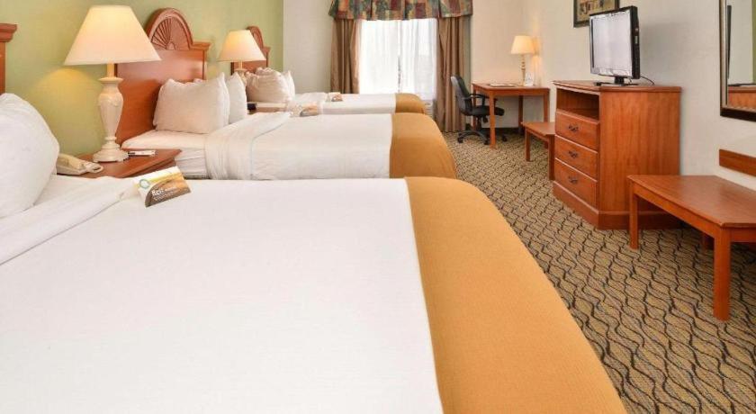 Quality Inn & Suites Jefferson City Extérieur photo