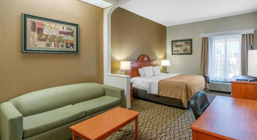 Quality Inn & Suites Jefferson City Extérieur photo