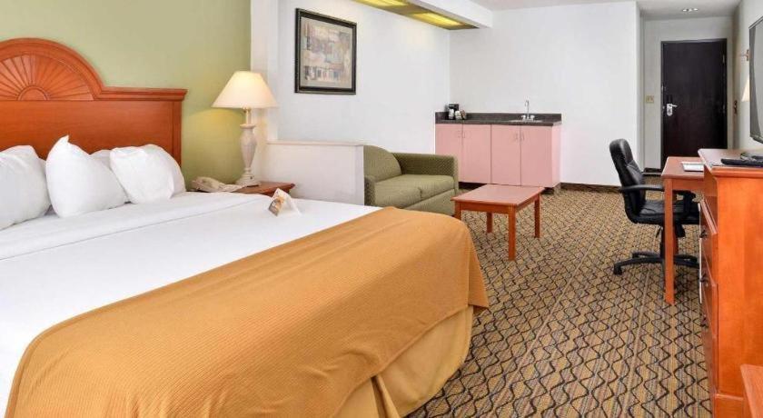 Quality Inn & Suites Jefferson City Extérieur photo