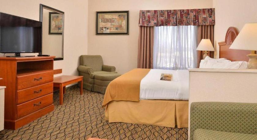 Quality Inn & Suites Jefferson City Extérieur photo