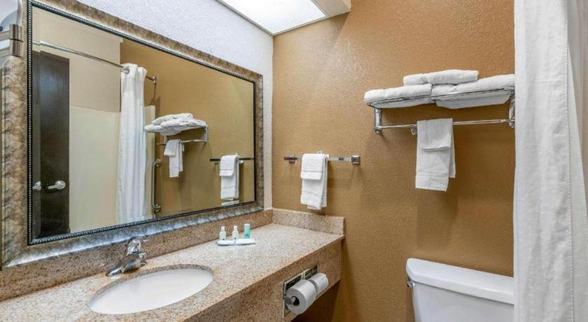 Quality Inn & Suites Jefferson City Extérieur photo